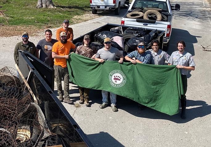 TX BHA Cleans Up Grapevine Lake