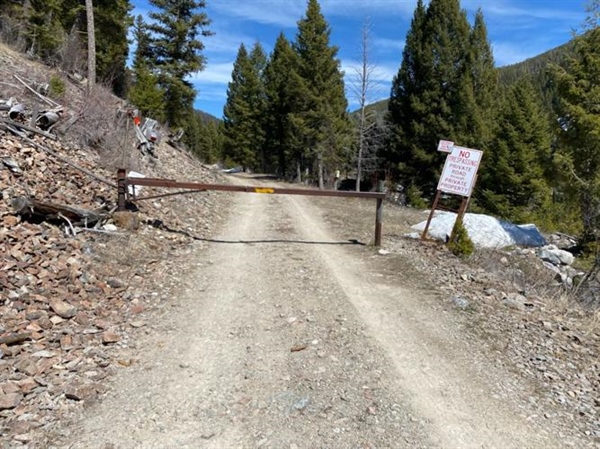 Lawmakers hear bill to increase fines for illegally blocking roads