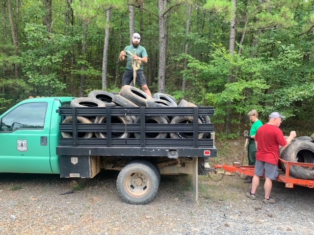 Volunteers help keep Ouachita National Forest clean