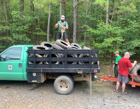 Volunteers help keep Ouachita National Forest clean
