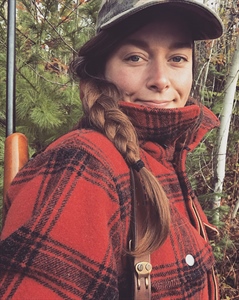 Hunter, forager, and wild food educator Jenna Rozelle
