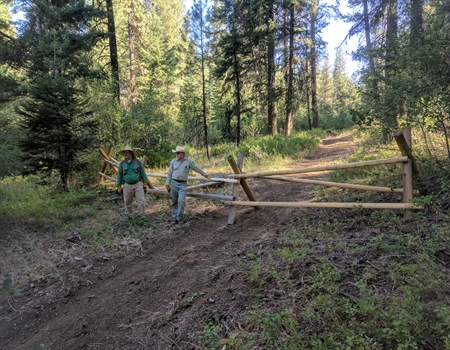 Idaho BHA volunteers place new signs remind motorized users to ride legally on public lands